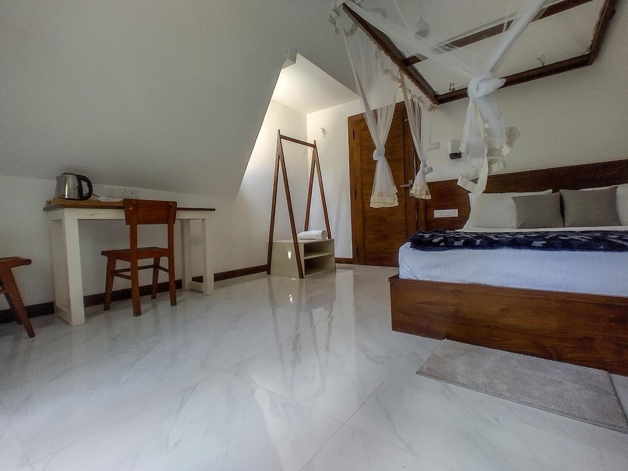 Once In Ella Hotel Екстериор снимка