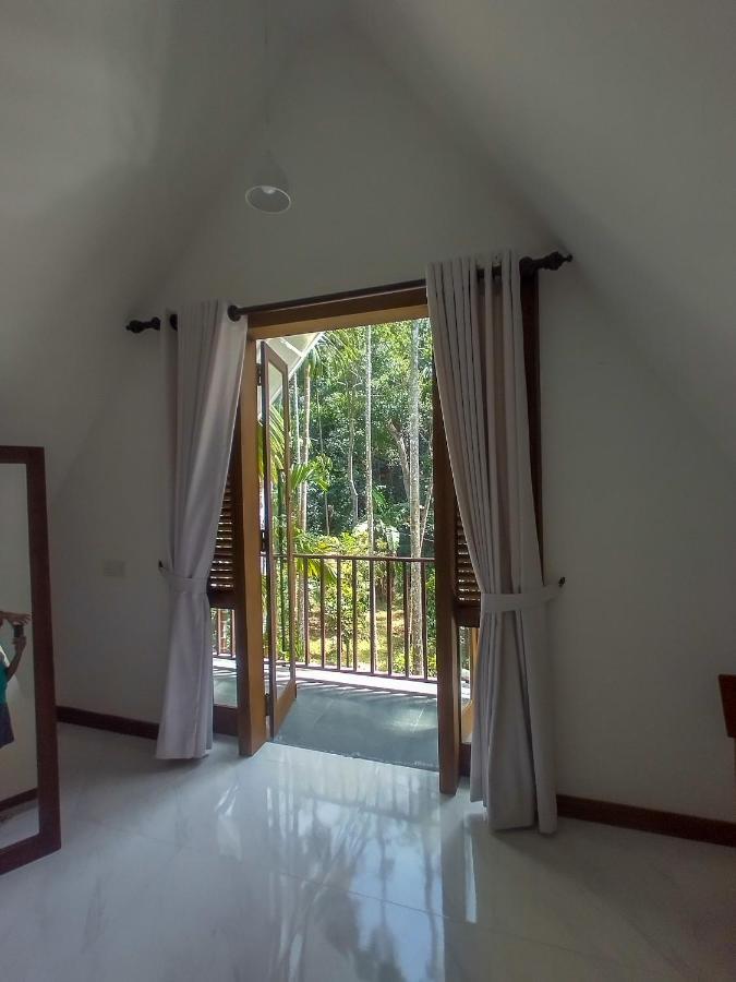 Once In Ella Hotel Екстериор снимка