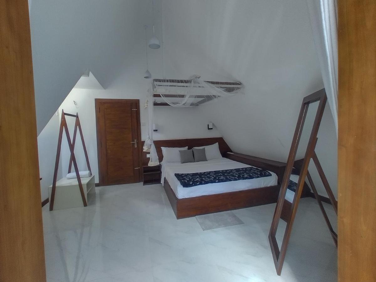 Once In Ella Hotel Екстериор снимка
