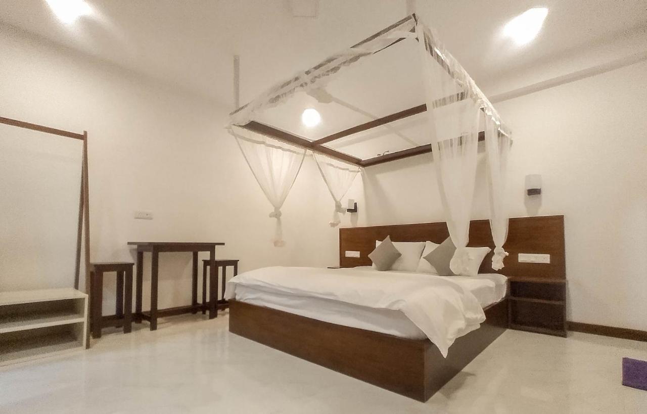 Once In Ella Hotel Екстериор снимка