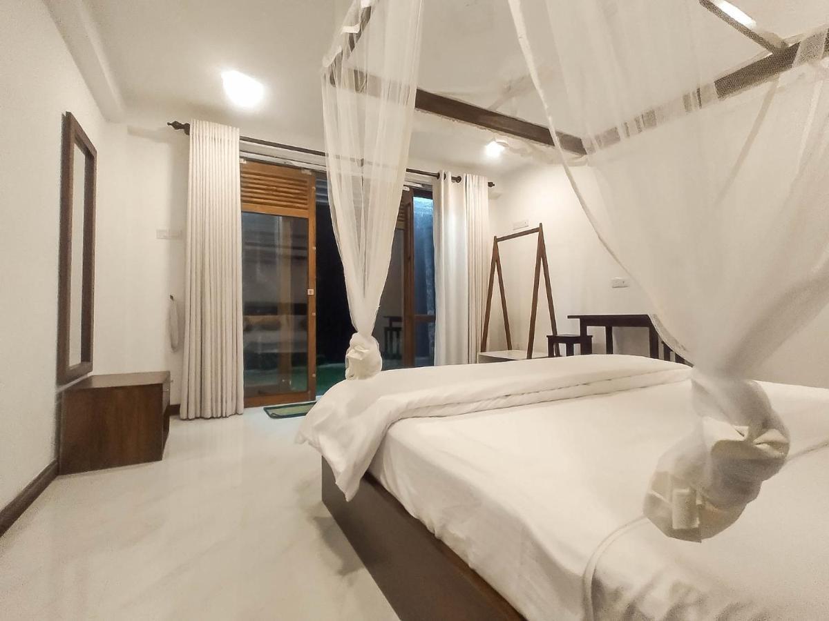 Once In Ella Hotel Екстериор снимка