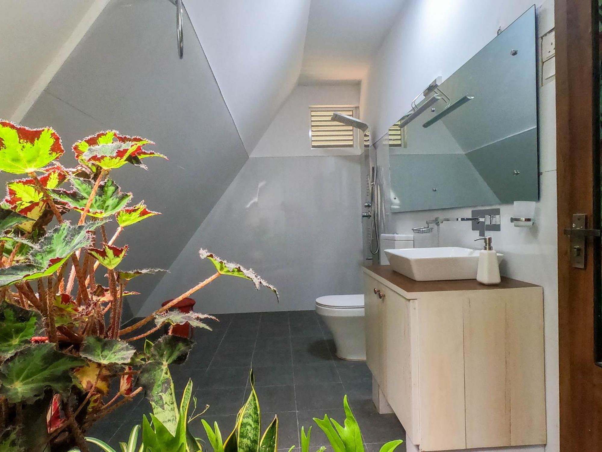 Once In Ella Hotel Екстериор снимка